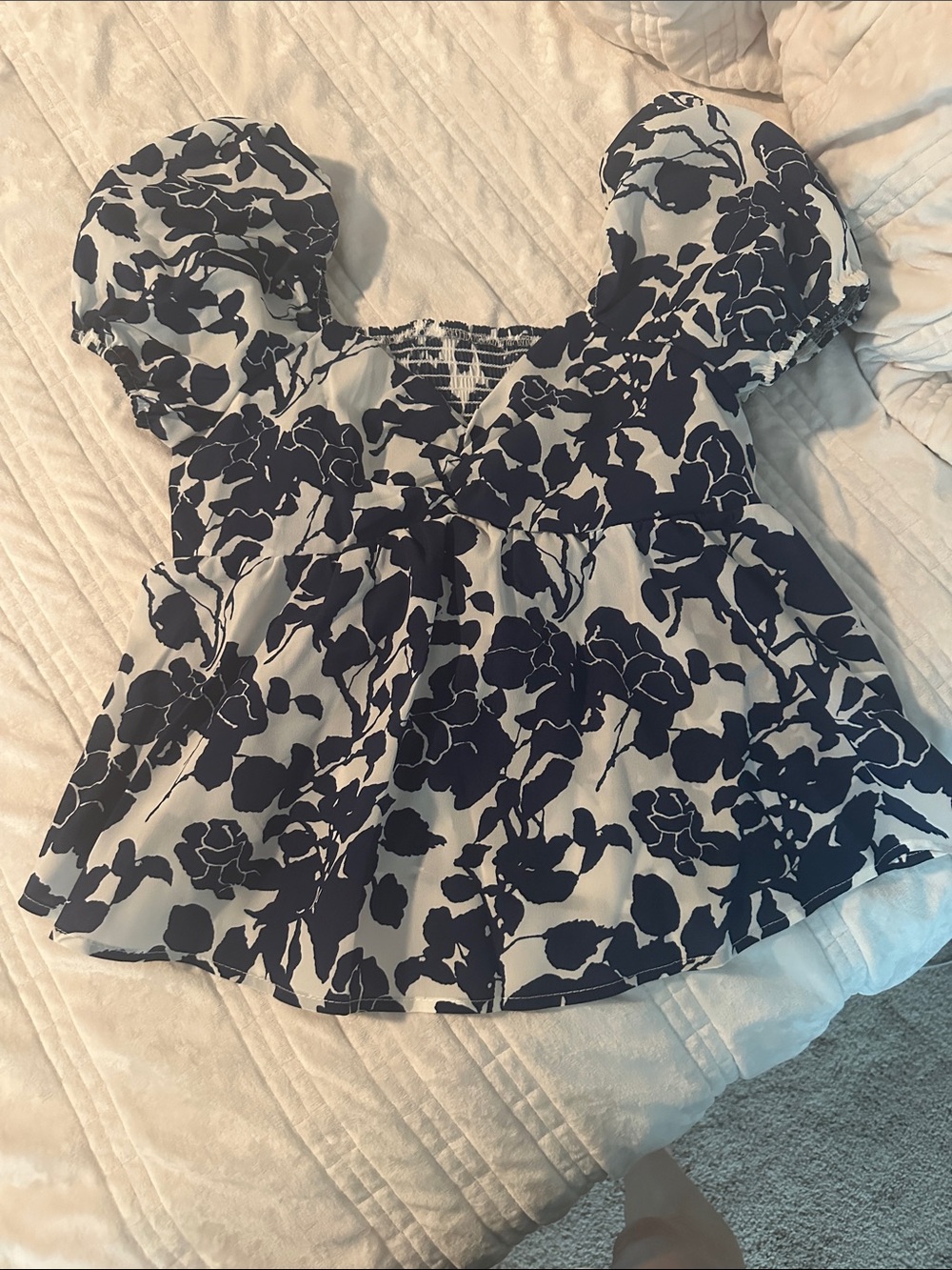 SHEIN Navy Floral Puff-Sleeve Peplum Top
